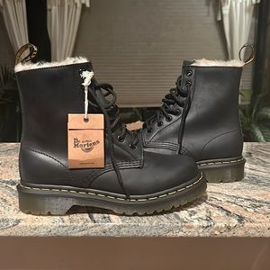 NWT Dr Martens festival Serena black burnished Wyoming boots. Fur lined Size 6